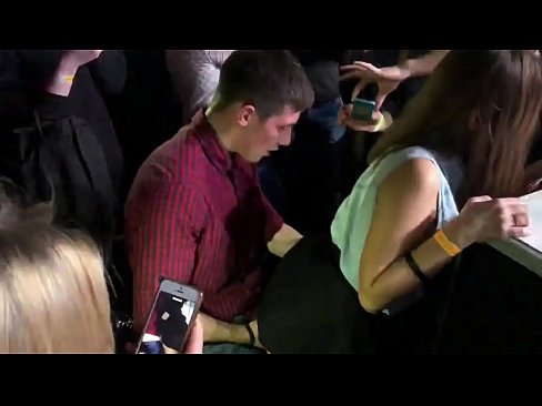 ❤️ Ubulili bangempela ku-nightclub yaseRussia. Intombazane yaseRussia eneminyaka engu-18 ubudala ingene endunu nasesithweni sangasese e-nightclub Ucansi olunamandla ku-porn zu.fullpornercom.ru ❌️